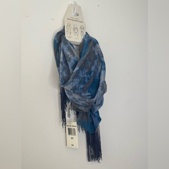 NWT Olsenboye Square Scarf Tassels Fringe Turquoise Designer Olsen twins wrap - Picture 2 of 6